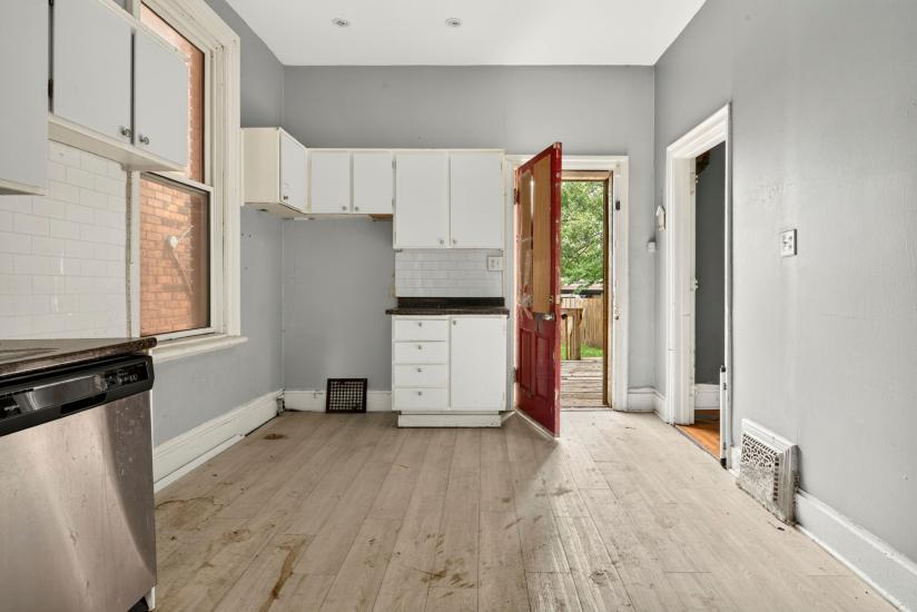 Property listing for 86 Sherman Ave. N., Hamilton, ON