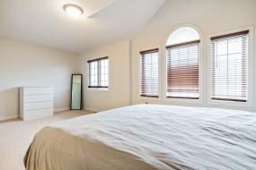 Property listing for #5-370 Stonehenge Dr., Ancaster, ON