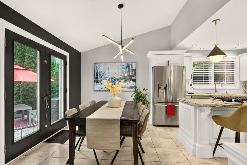 Property listing for 667 Sandcherry Dr., Burlington, ON