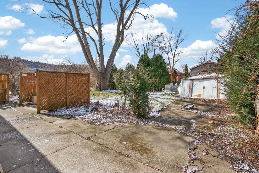 Property listing for #2-150 Ewen Rd., Hamilton, ON