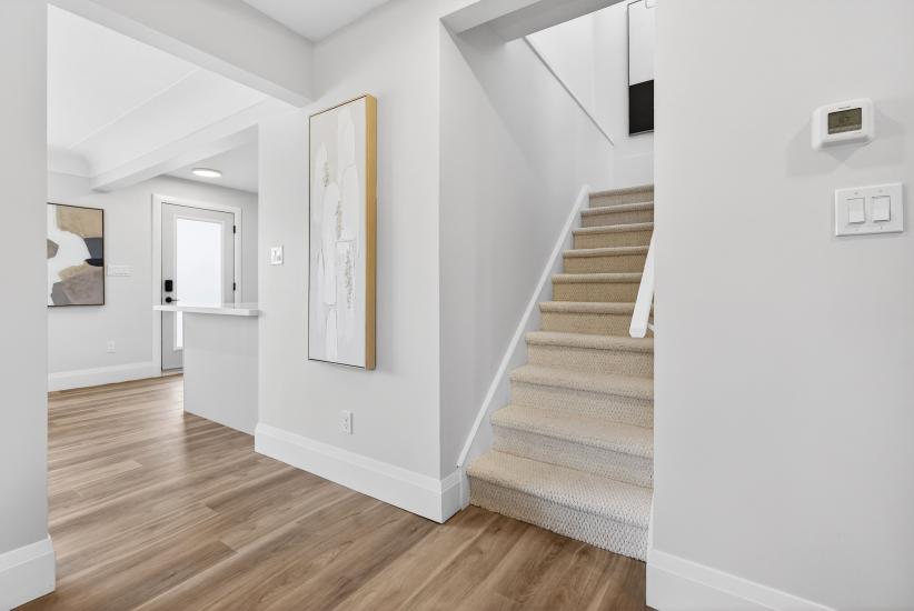 Property listing for 330 East 15th St, Hamilton, ON