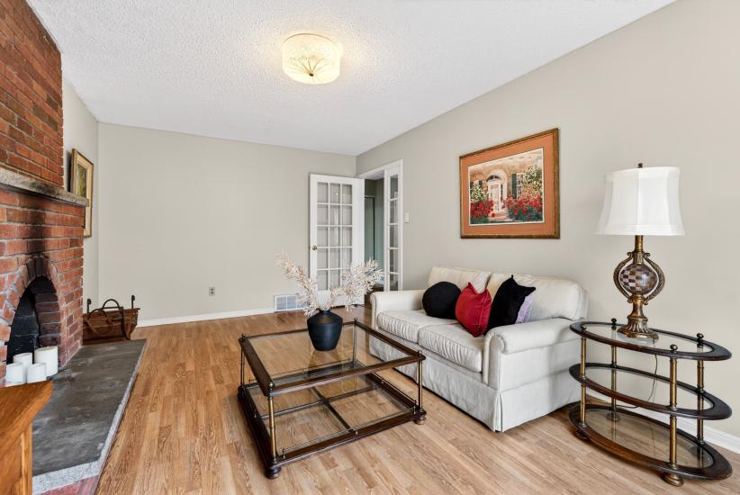 Property listing for 103 Turnbull Rd., Dundas, ON