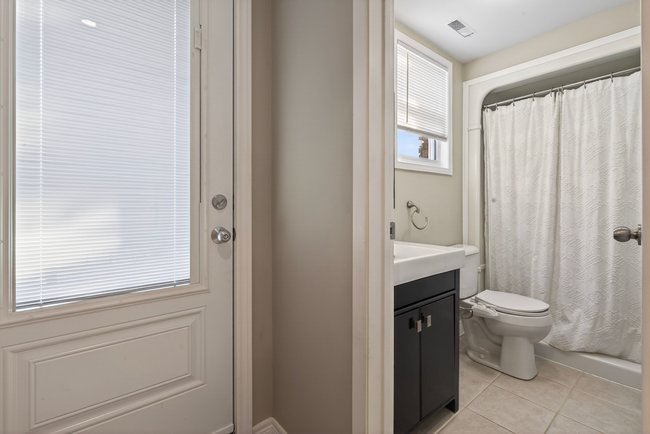 Property listing for 35 Shalfleet Blvd., Brantford, ON