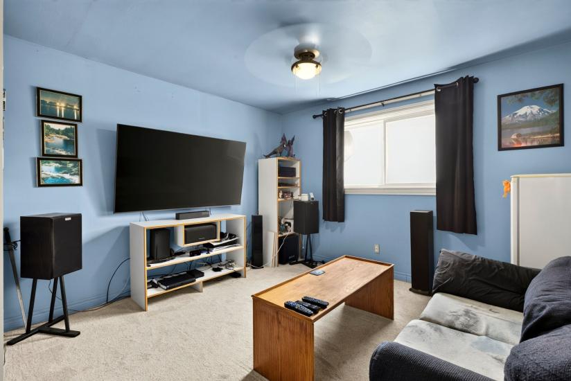 Property listing for 958 Highland Rd. E., Stoney Creek, ON