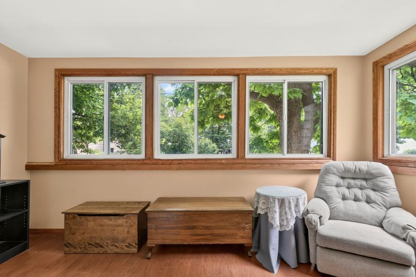 Property listing for 47 Witherspoon St., Dundas, ON