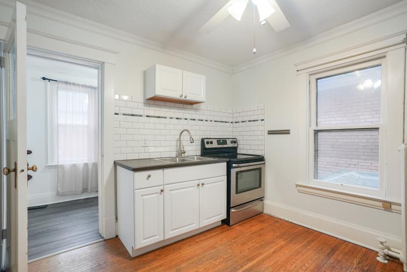 Property listing for 115 Balsam Ave S, Hamilton, ON