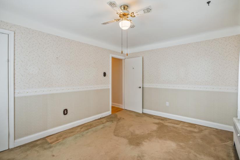 Property listing for 15 Dundas St, Dundas, ON