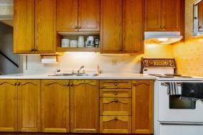 Property listing for 315 Park St. W., Dundas, Ontario