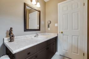 Property listing for 22 Red Haven Dr., Grimsby, ON