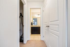 Property listing for #5-370 Stonehenge Dr., Ancaster, ON