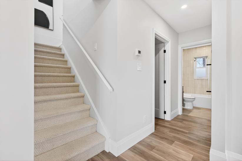 Property listing for 330 East 15th St, Hamilton, ON