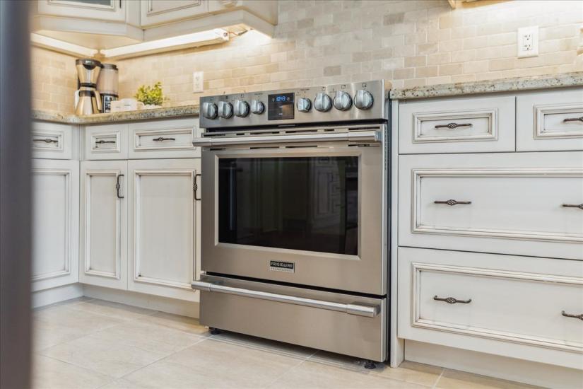 Property listing for 60 Pumpkin Pass, Binbrook, ON