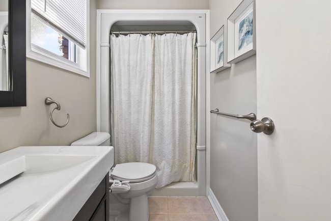 Property listing for 35 Shalfleet Blvd., Brantford, ON