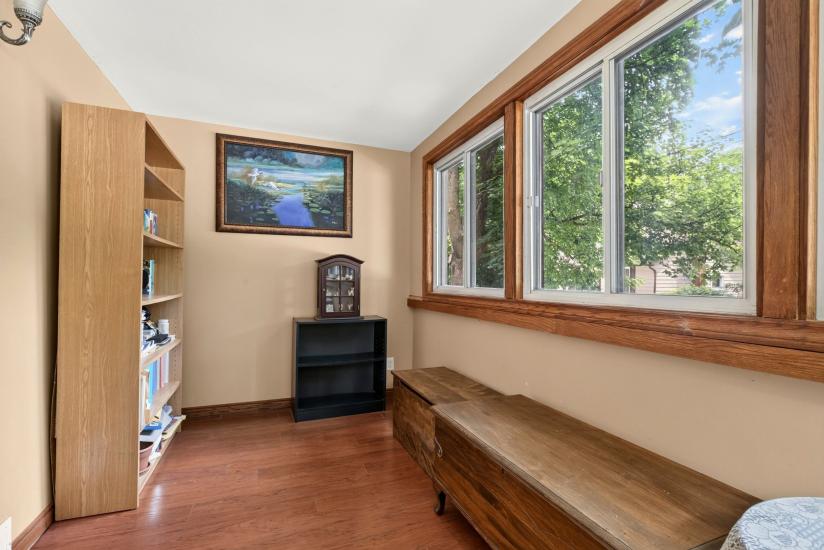 Property listing for 47 Witherspoon St., Dundas, ON