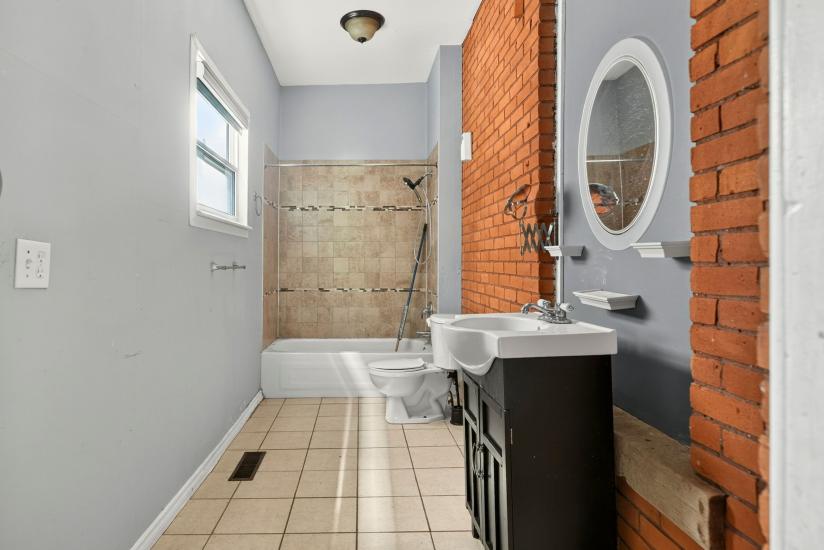 Property listing for 86 Sherman Ave. N., Hamilton, ON