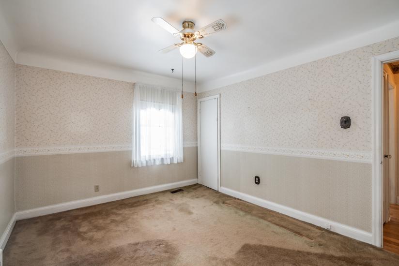 Property listing for 15 Dundas St, Dundas, ON