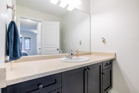 Property listing for #5-370 Stonehenge Dr., Ancaster, ON