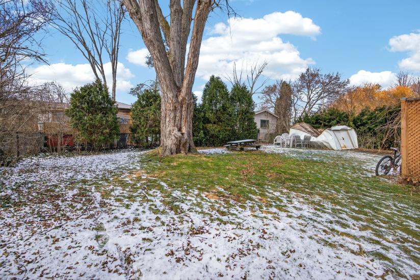 Property listing for #2-150 Ewen Rd., Hamilton, ON