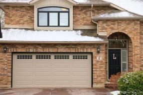Property listing for 5 Sugarberry Crt., Stoney Creek, ON