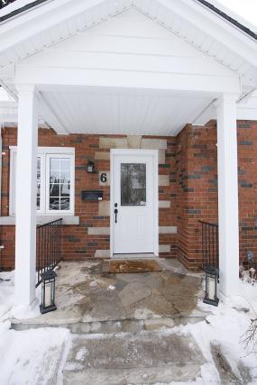 Property listing for 6 Tweedsmuir Ave., Dundas, ON