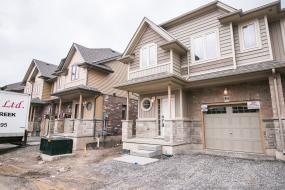 Property listing for 84 Dunrobin Lane, Grimsby, ON