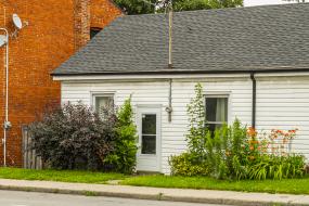 Property listing for 160 Locke St. N., Hamilton, ON