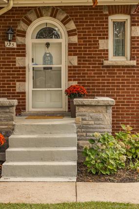 Property listing for 125 Barons Ave. S., Hamilton, ON