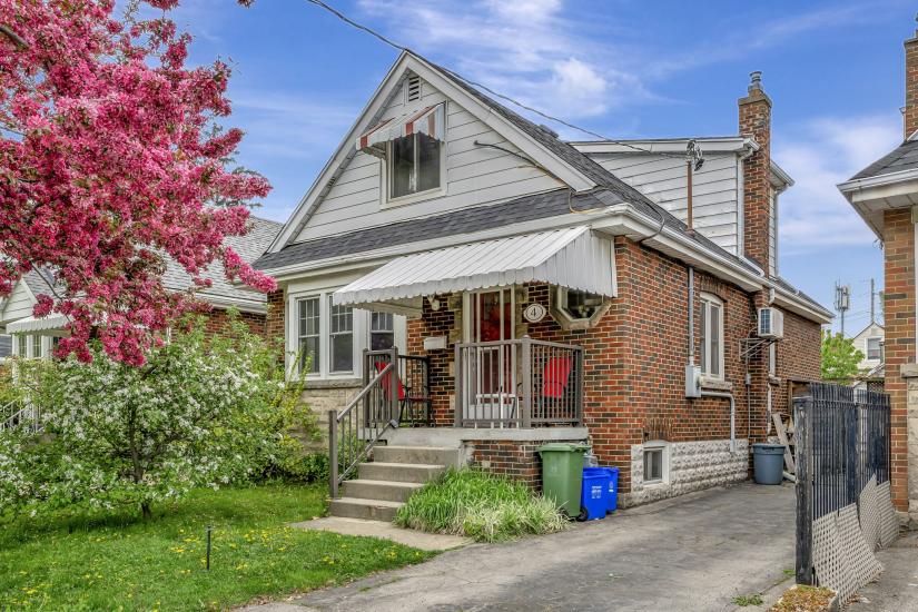 Property listing for 4 Park Row S., Hamilton, ON