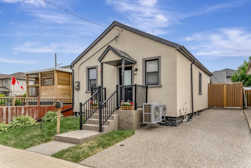 Property listing for 746 Roxborough Ave., Hamilton, ON