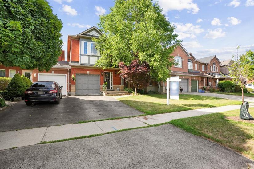 Property listing for 70 Moore Cres., Ancaster, ON