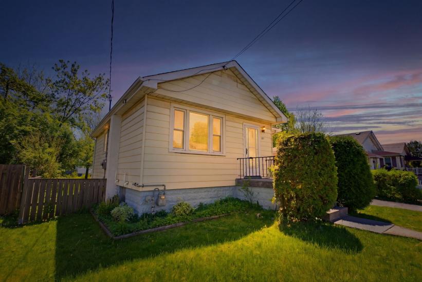 Property listing for 257 West 2nd St., Hamilton, ON