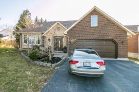 Property listing for 32 Wade Rd., Ancaster, ON