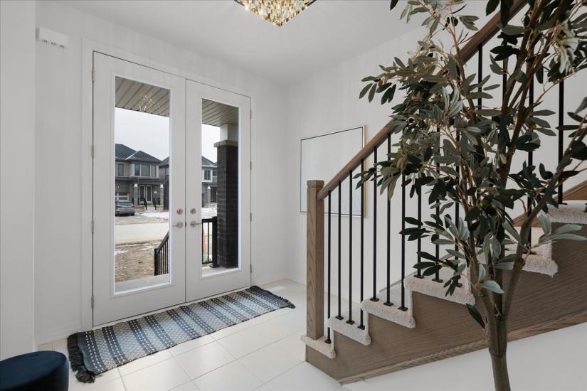 Property listing for 628 Windwood Drive, Binbrook, ON