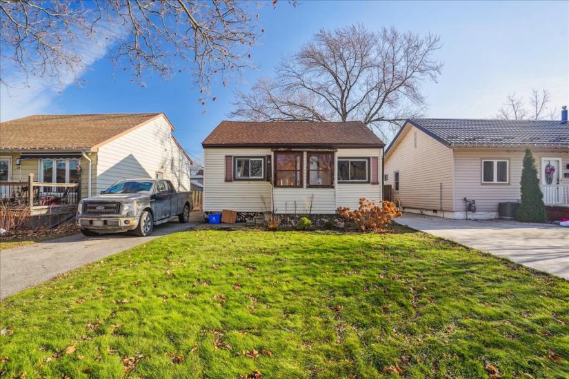 Property listing for 276 Ivon Ave., Hamilton, ON