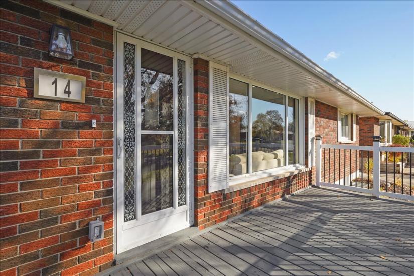 Property listing for U-14 Pembroke Ave., Brantford, ON