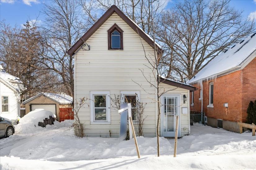 Property listing for 8 Tasker St., St. Catharines, ON
