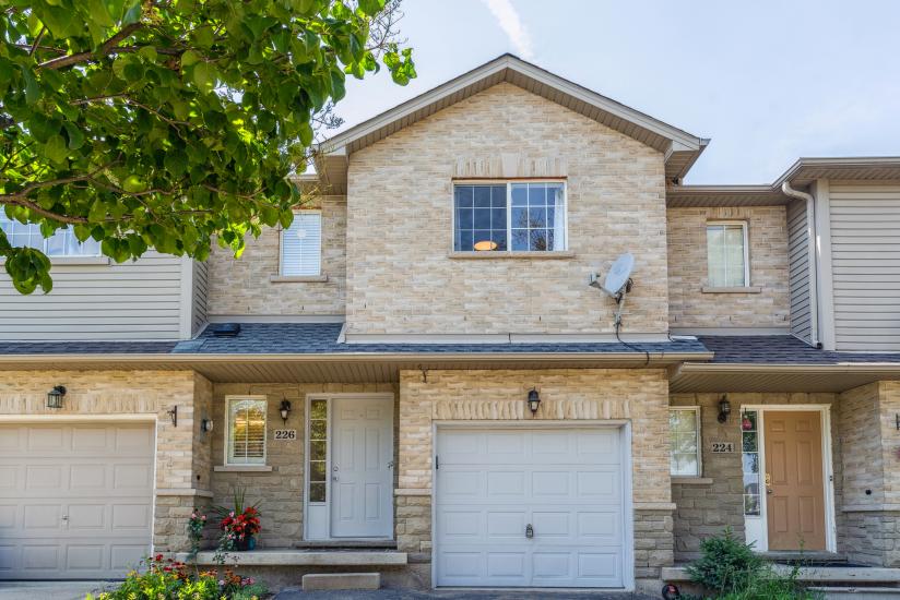 Property listing for 226 Dicenzo Dr., Hamilton, ON