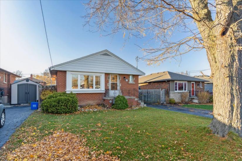 Property listing for 272 East 44th St., Hamilton, ON