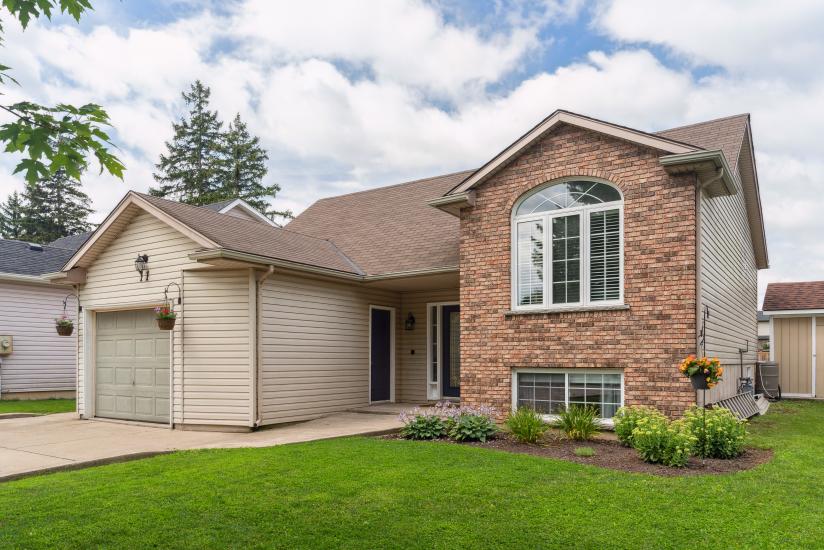 Property listing for 11 Anderson Cres., Smithville, ON