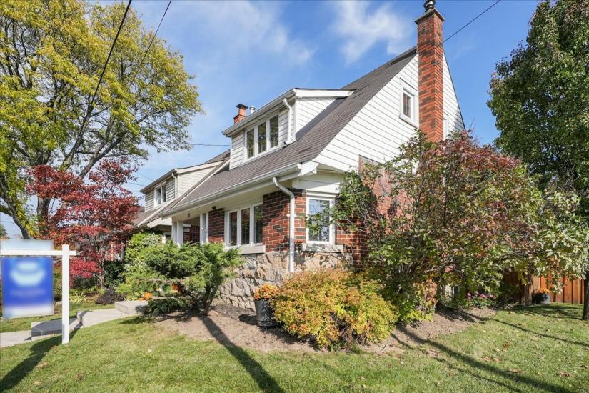 Property listing for 16 Paradise Rd. N., Hamilton, ON