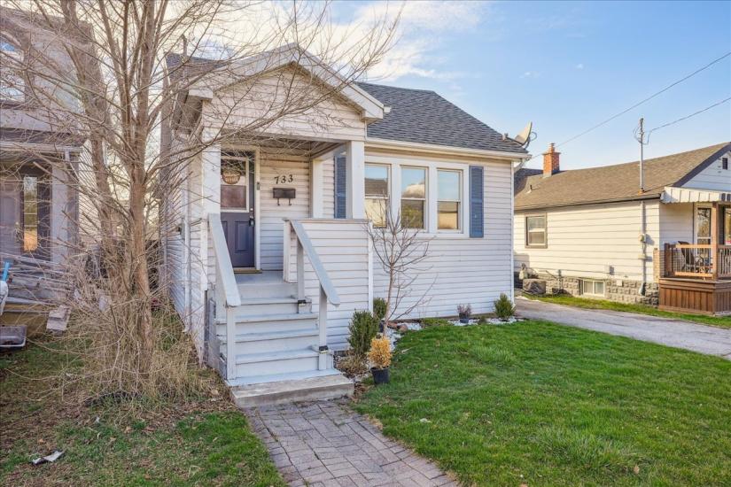 Property listing for 733 Dunn Ave., Hamilton, ON