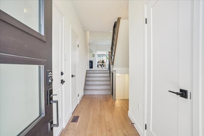 Property listing for 81 Bensley Lane, Hamilton, ON