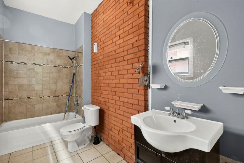 Property listing for 86 Sherman Ave. N., Hamilton, ON