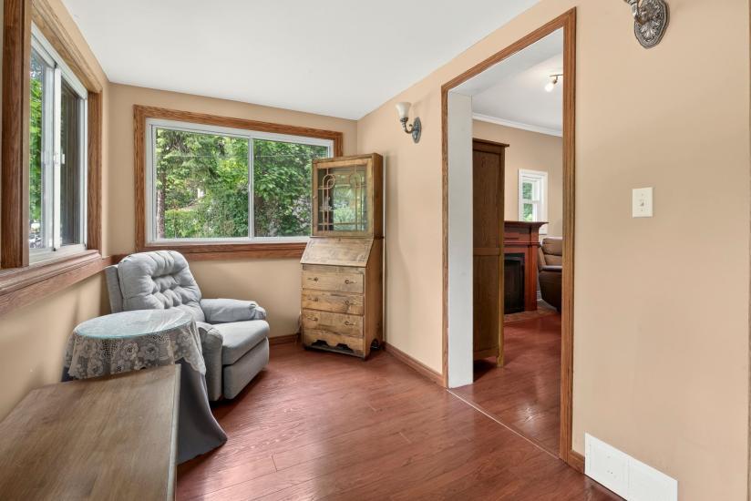 Property listing for 47 Witherspoon St., Dundas, ON