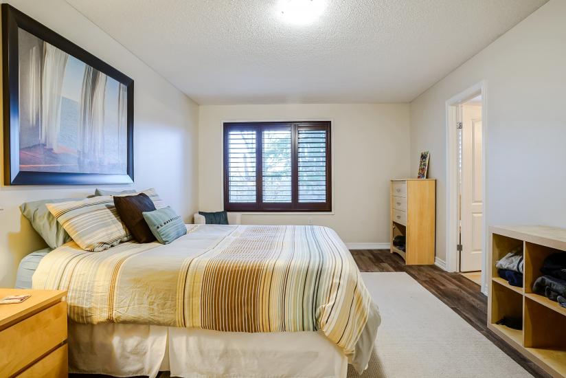 Property listing for 104 Myers Lane, Ancaster, ON