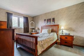 Property listing for 42 Beston Dr., Hamilton, Ontario