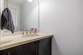 Property listing for #5-370 Stonehenge Dr., Ancaster, ON