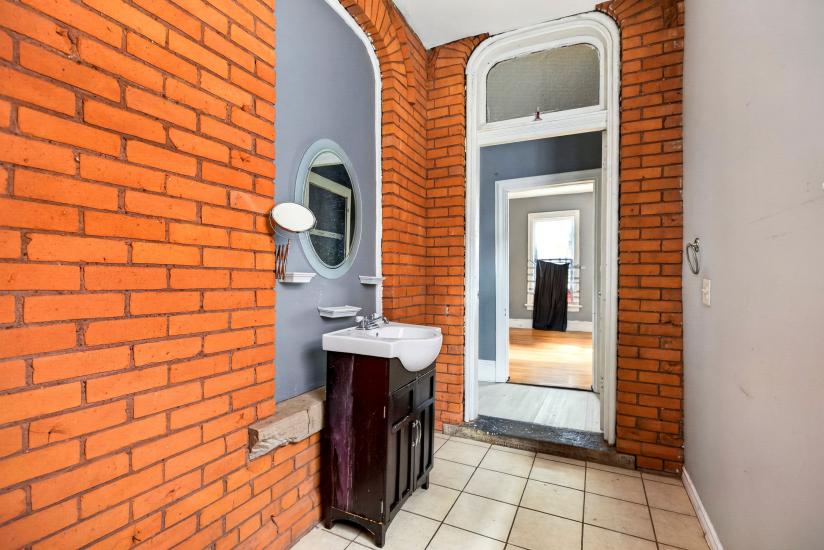 Property listing for 86 Sherman Ave. N., Hamilton, ON