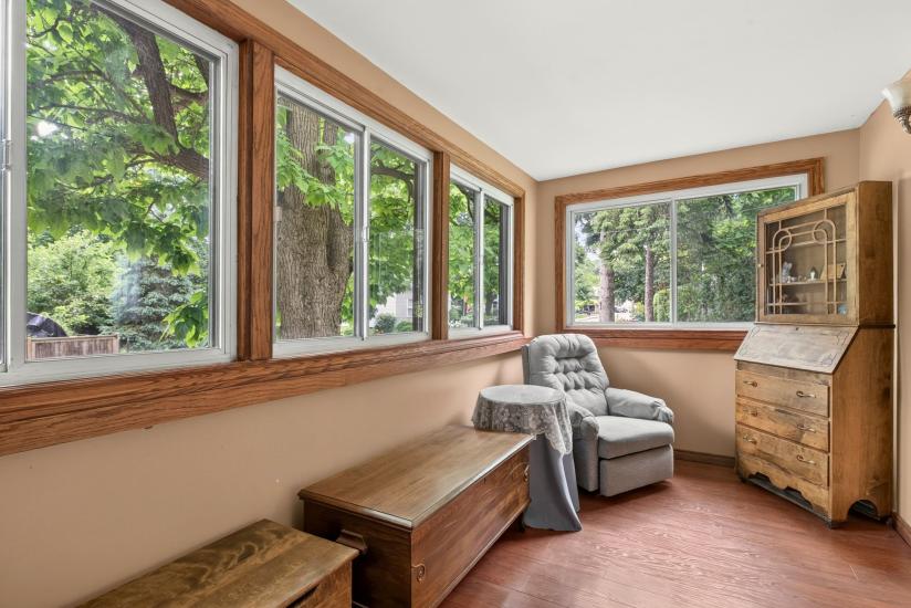 Property listing for 47 Witherspoon St., Dundas, ON