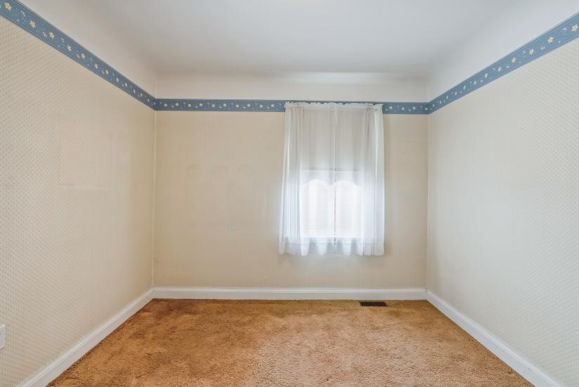 Property listing for 15 Dundas St, Dundas, ON